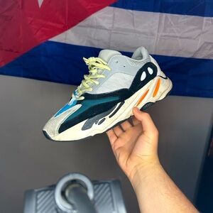 YEEZY BOOST 700 "Wave Runner"